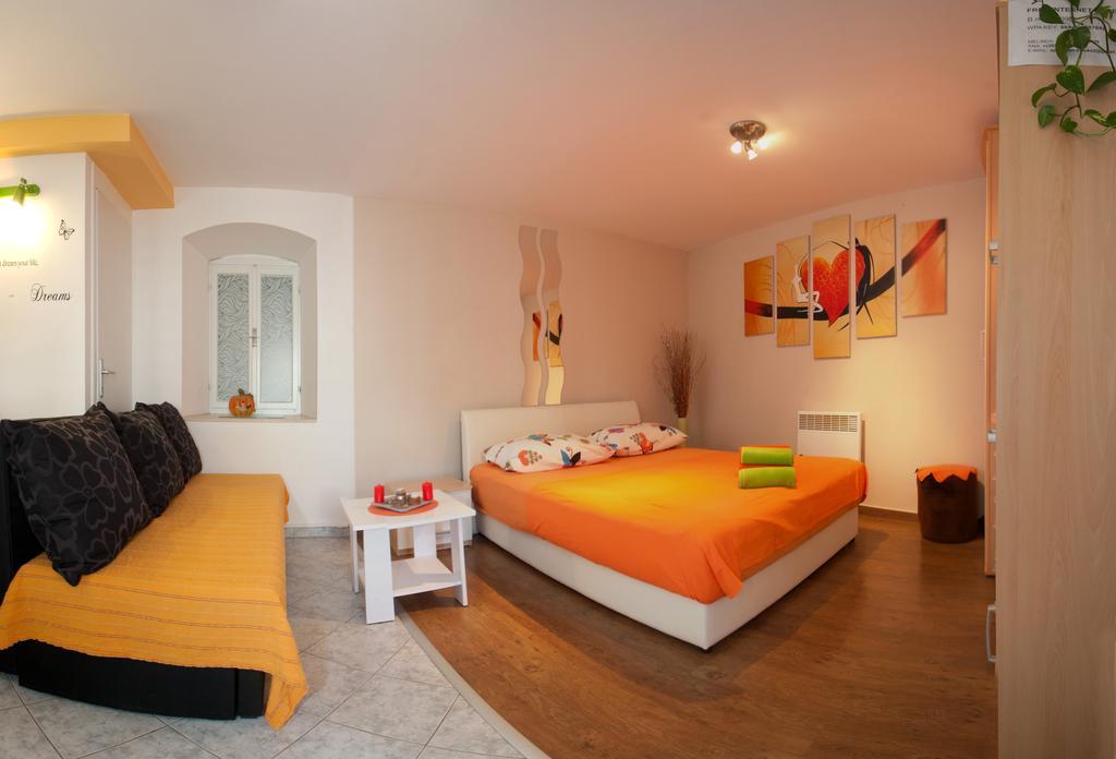 Paradise Apartment With Big Sunny Terrace In The Old Town, Few Meters From The Sea & Riva Promenade Split Quarto foto
